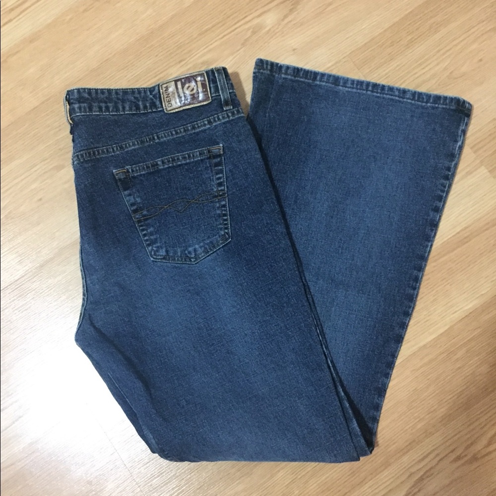 L.e.i. Flare jeans. Juniors size 17.